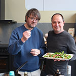 Marcel Maassen en Jan Heemskerk met salade van duivenborstfilets